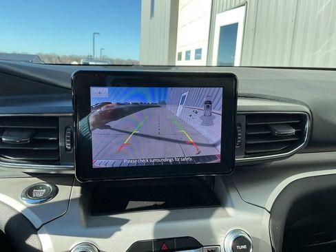 Used 2021 Ford Explorer XLT w/ Equipment Group 202A image 24