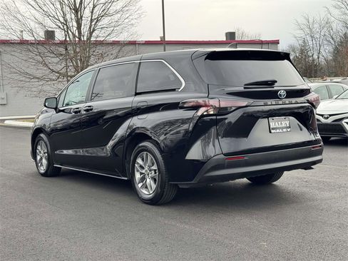 Used 2024 Toyota Sienna LE image 23