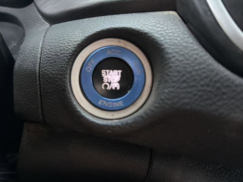 Used 2015 Chrysler 200 Limited image 10