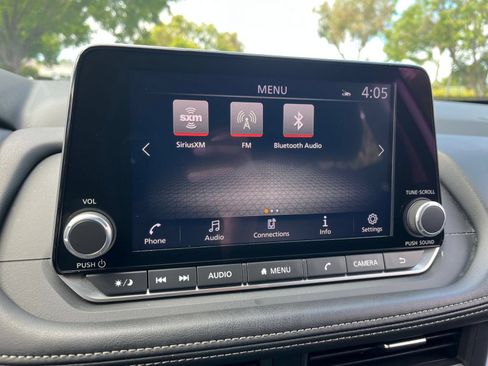 Used 2025 Nissan Rogue SV FWD image 19