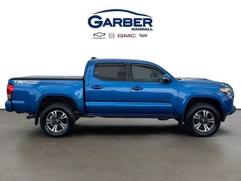 Used 2017 Toyota Tacoma TRD Sport w/ Tow Package (A/T) AWD/4WD image 6