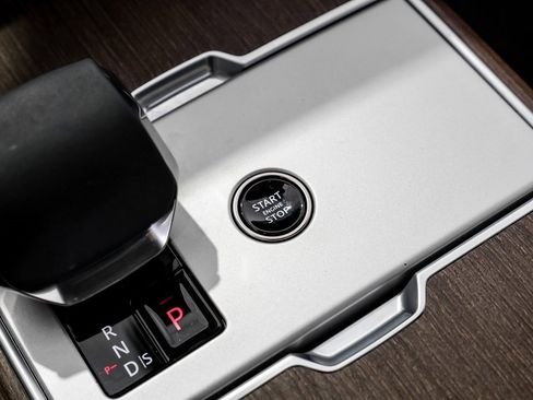 Used 2024 Land Rover Range Rover SE image 17