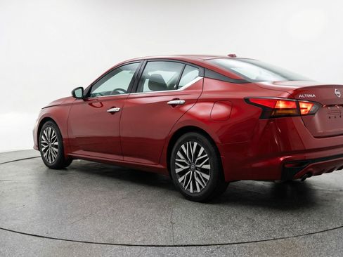 Used 2025 Nissan Altima 2.5 SV image 6