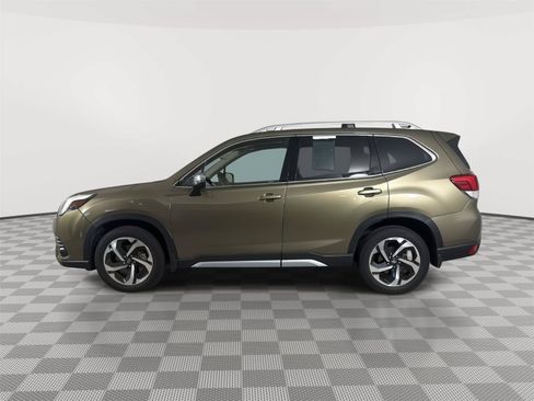 Used 2023 Subaru Forester Touring AWD/4WD image 4