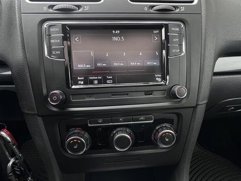 Used 2011 Volkswagen Jetta SE FWD image 19