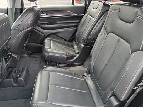 Used 2023 Jeep Grand Cherokee L Limited AWD/4WD image 19