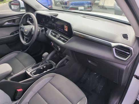 Used 2025 Chevrolet TrailBlazer LT AWD/4WD image 30