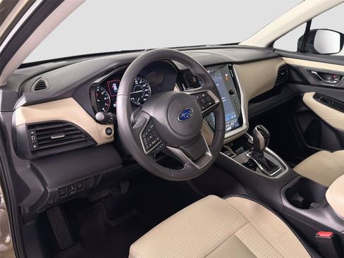 Used 2025 Subaru Outback Premium AWD/4WD image 9