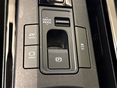 Used 2024 Toyota Prius XLE image 31