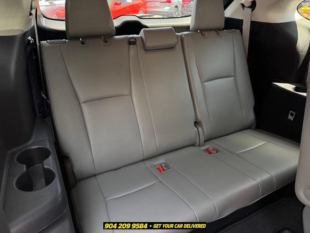Used 2021 Toyota Highlander Limited FWD image 37