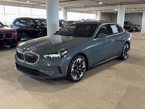 Certified 2025 BMW 530i image 4