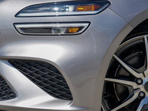 Used 2023 Genesis G70 2.0T image 3