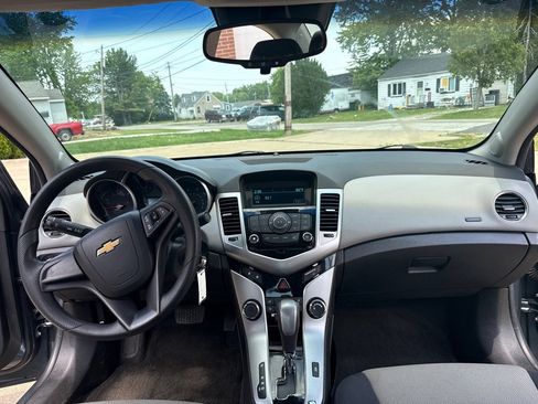 Used 2012 Chevrolet Cruze LS w/ Connectivity Package FWD image 9