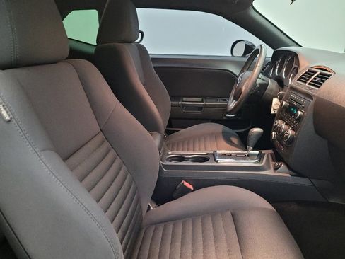 Used 2013 Dodge Challenger SXT image 21