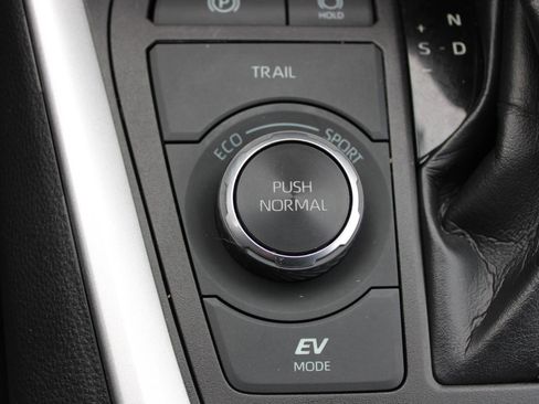 Used 2022 Toyota RAV4 SE image 23