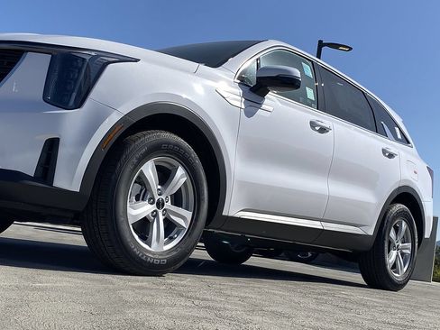 New 2026 Kia Sorento LX FWD image 10