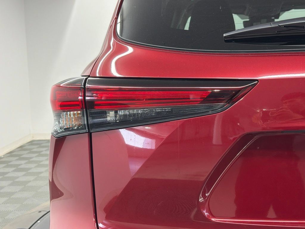 New 2026 Toyota Highlander Platinum AWD/4WD image 12