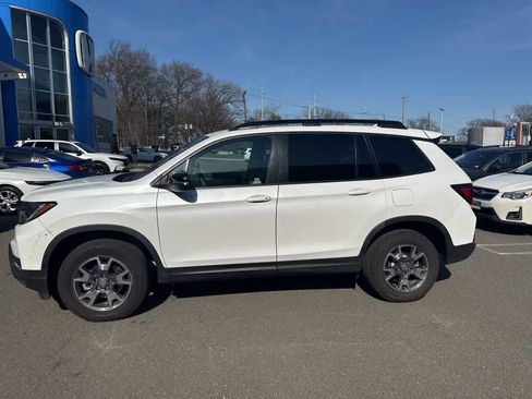 Used 2023 Honda Passport TrailSport image 2