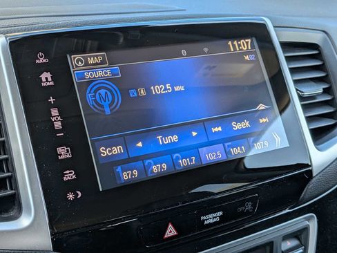Certified 2017 Honda Pilot Touring image 28