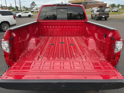 Used 2024 Nissan Titan SV w/ SV Convenience Package image 20