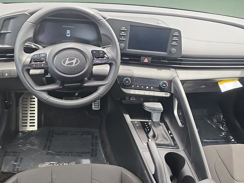 Certified 2025 Hyundai Elantra Sport FWD image 19