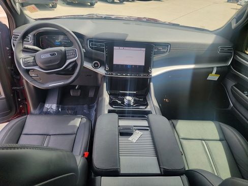 Used 2025 Jeep Wagoneer Series II image 18