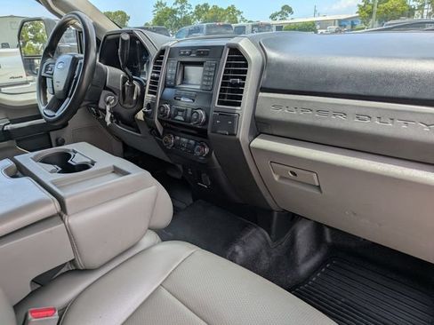 Used 2017 Ford F550 2WD Regular Cab Super Duty image 11
