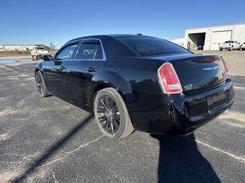 Used 2014 Chrysler 300 S image 3