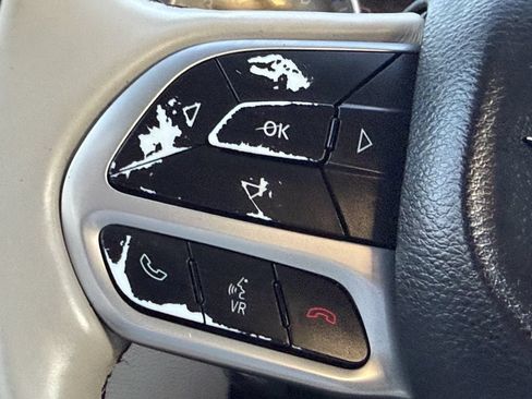 Used 2017 Chrysler Pacifica Limited FWD image 28