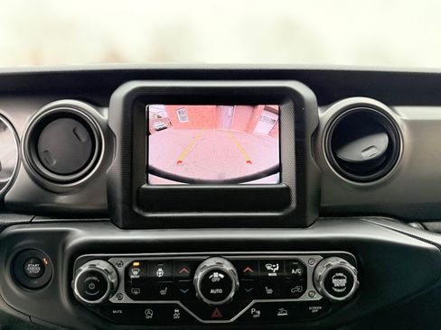 Used 2021 Jeep Wrangler Unlimited Sport image 29