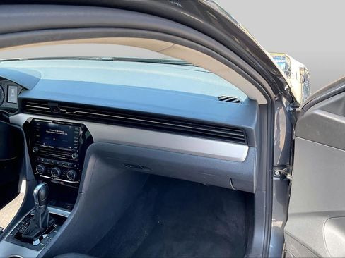Used 2020 Volkswagen Passat 2.0T SE FWD image 17