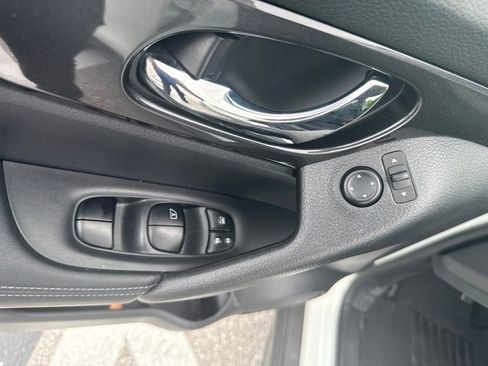 Used 2018 Nissan Rogue S FWD image 14