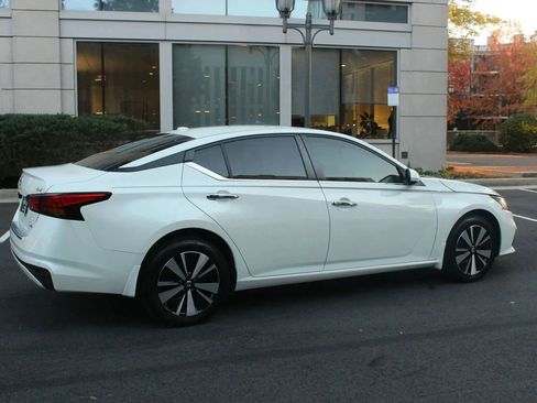 Used 2022 Nissan Altima 2.5 SV AWD/4WD image 7