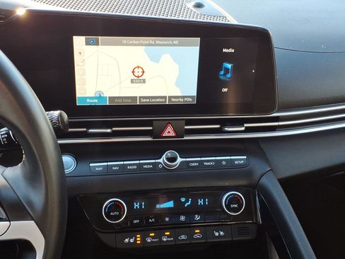 Used 2023 Hyundai Elantra Limited FWD image 11