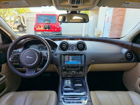 Used 2012 Jaguar XJ image 16