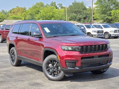 New 2025 Jeep Grand Cherokee L Altitude RWD image 2