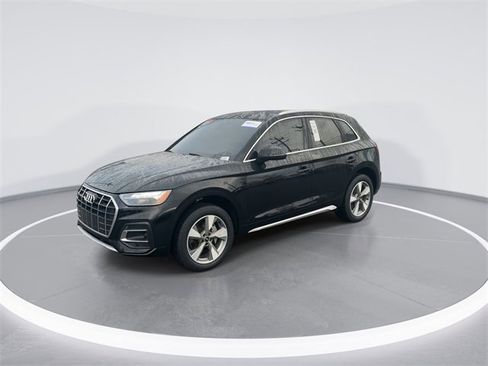 Used 2023 Audi Q5 2.0T Premium w/ Convenience Package image 3