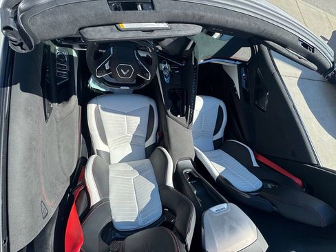 Used 2023 Chevrolet Corvette Z06 RWD image 11