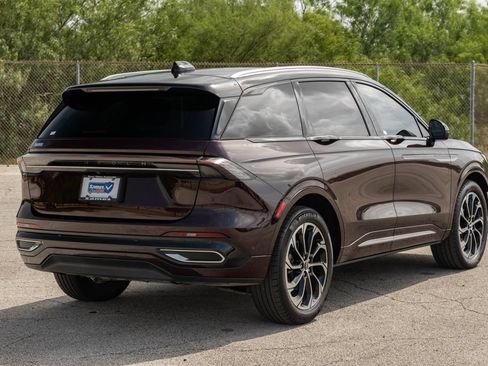 Used 2024 Lincoln Nautilus Reserve AWD/4WD image 8