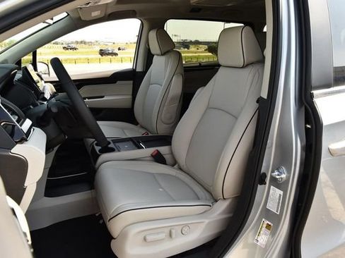 New 2026 Honda Odyssey Touring image 23
