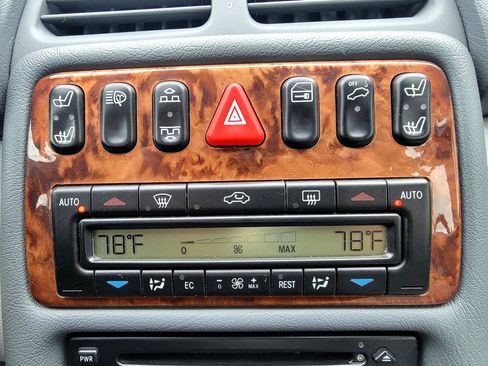 Used 2003 Mercedes-Benz CLK 320 Cabriolet image 27