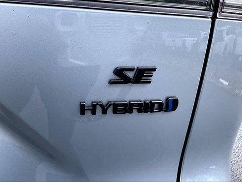 Used 2024 Toyota Corolla Cross AWD Hybrid w/ Moonroof Package image 10
