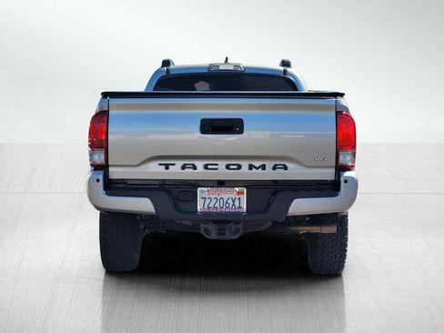 Used 2016 Toyota Tacoma TRD Sport RWD image 5