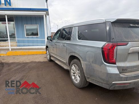 Used 2023 GMC Yukon XL SLT w/ SLT Premium Package image 7