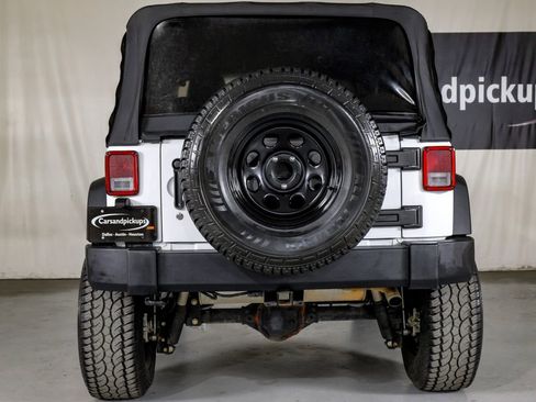 Used 2018 Jeep Wrangler Sport image 9