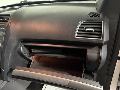 Used 2016 Ford Explorer XLT image 52