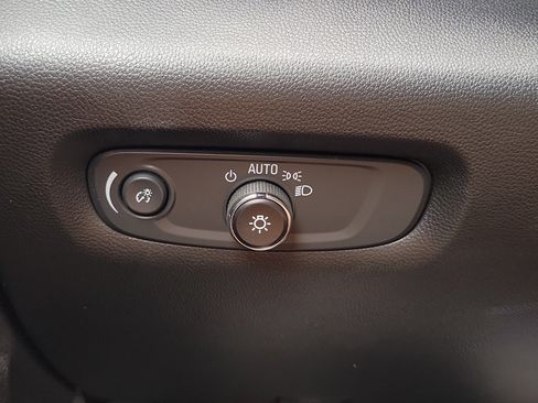 Used 2023 Chevrolet Traverse LT FWD image 27