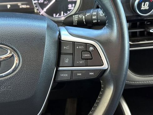 Used 2023 Toyota Highlander LE image 33