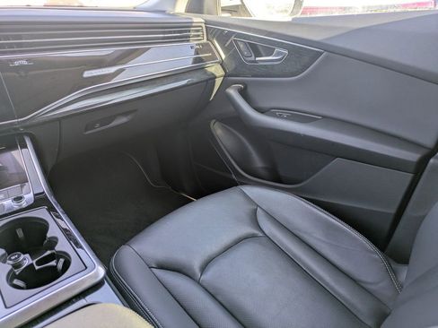 Used 2019 Audi Q8 Premium Plus w/ Premium Plus image 17