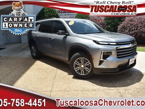 Used 2025 Chevrolet Traverse LT w/ LPO, Floor Liner Package FWD image 1